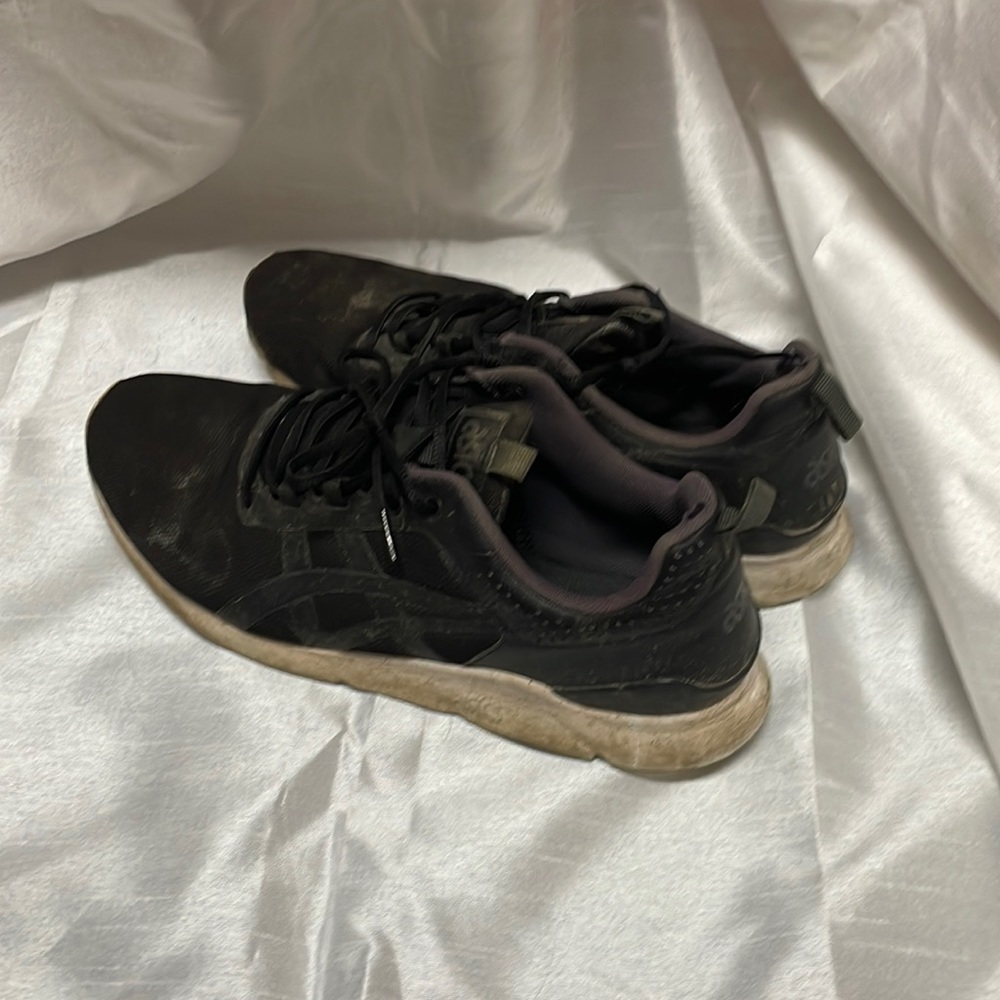 ASICS black sneakers size 9 1/2 not new to tag